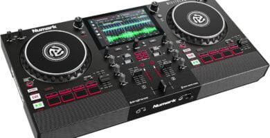 Numark Mixstream Pro Controlador DJ Autónomo con Altavoces, Pantalla Táctil de 7”, Streaming controladordj.,com